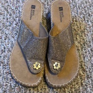 White mountain sandals size 7m